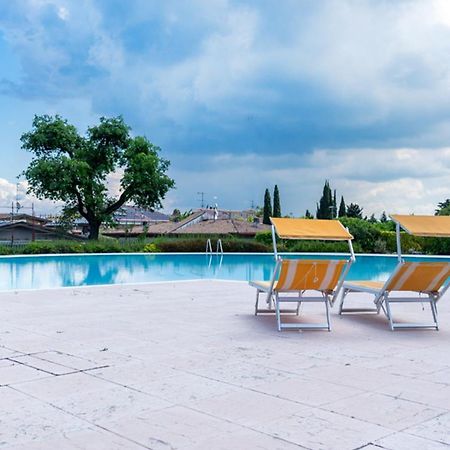 Oleandro Apartment - Featuring A Private Garden And Access To 5 Pools 데센자노델가르다 외부 사진