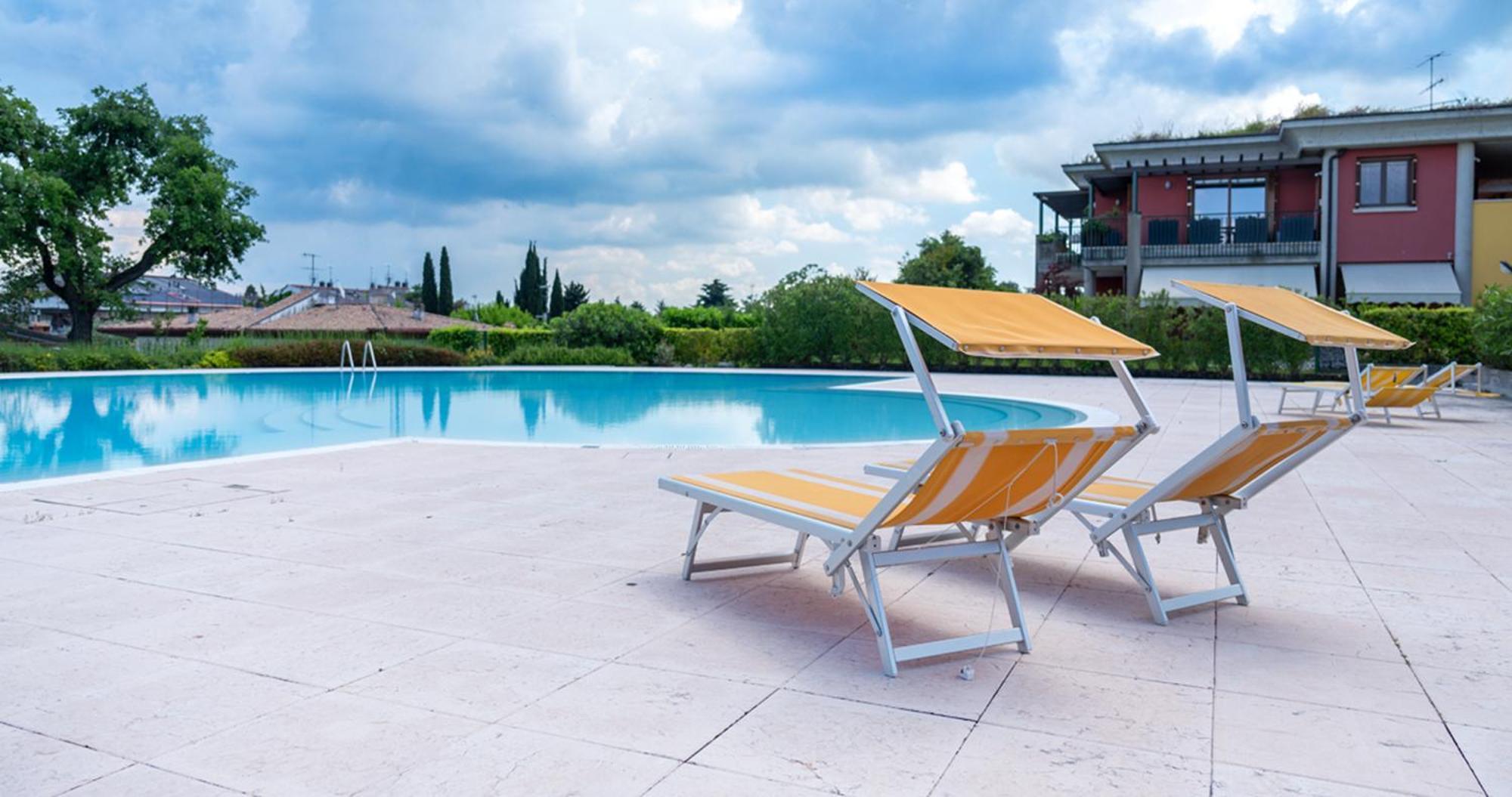 Oleandro Apartment - Featuring A Private Garden And Access To 5 Pools 데센자노델가르다 외부 사진