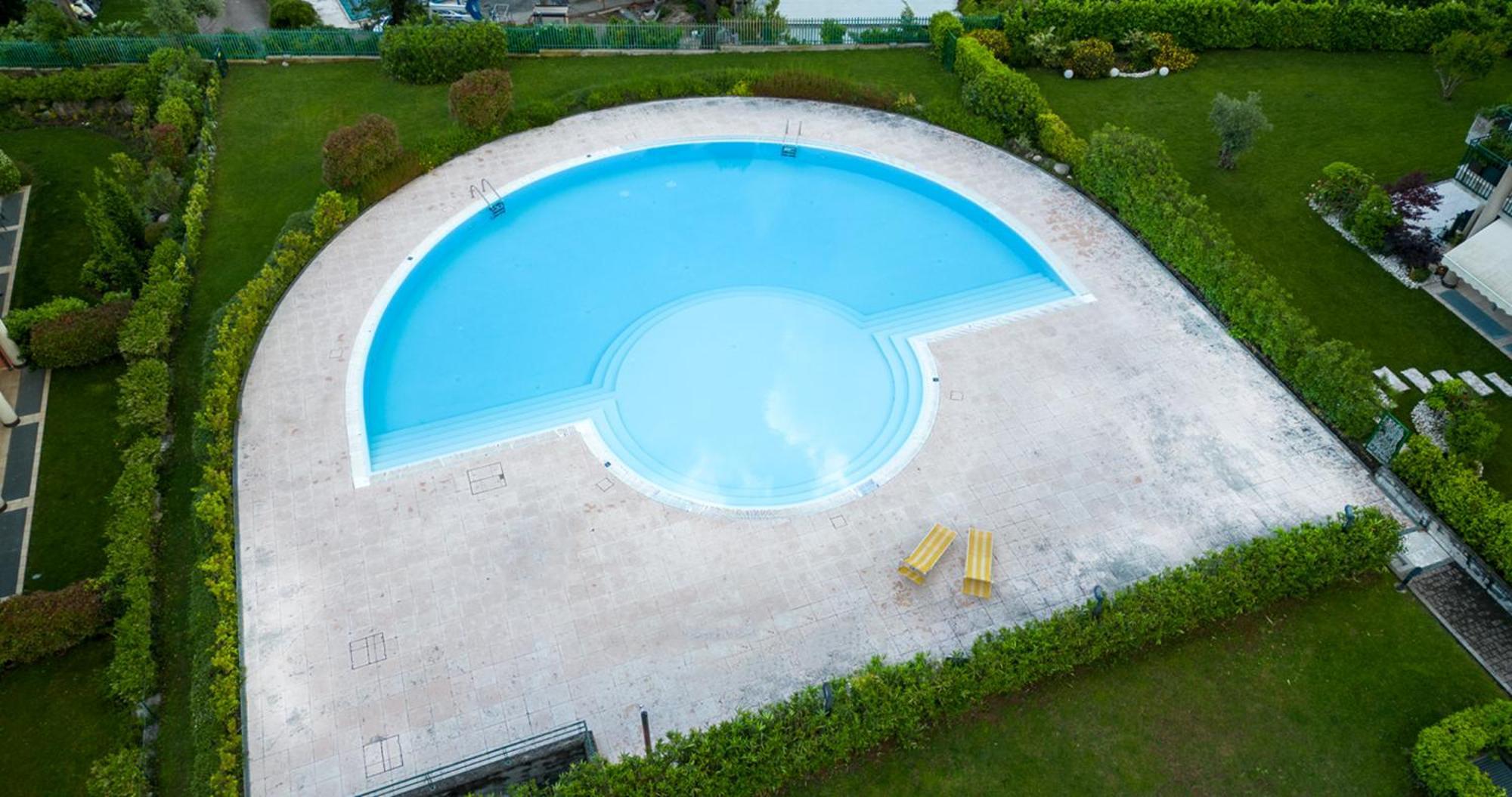 Oleandro Apartment - Featuring A Private Garden And Access To 5 Pools 데센자노델가르다 외부 사진